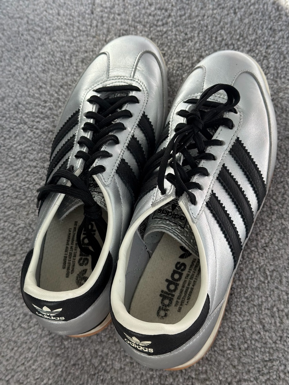 adidas Men’s Silver and Black Classic Samba-Inspired Sneakers